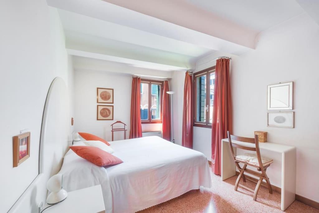 Ca' De La Comare, Relaxing And Elegant Apartment On Canal Grande Венеция Экстерьер фото